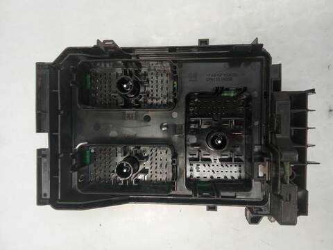 Foto 3ª: Caja Reles Fusibles Opel Astra 1.0 TURBO 68) 105CV 77KW [B 10 XFL,D 10 XFL] (2016)