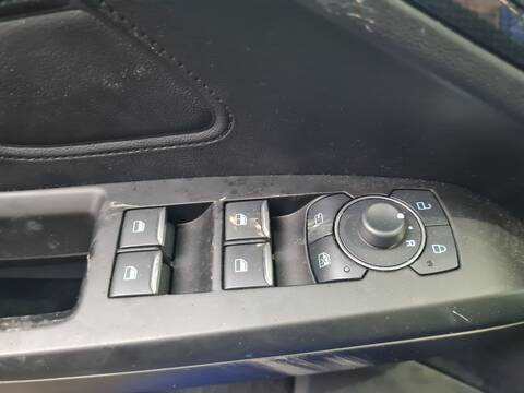 Foto 1ª: Botonera Elevalunas Ford Focus ST-LINE 155CV 114KW [M0DC] (2024)