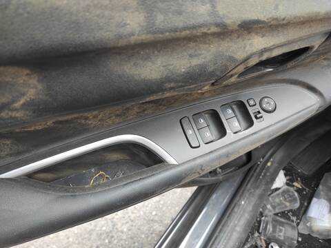 Botonera Elevalunas Hyundai i20 G4LF