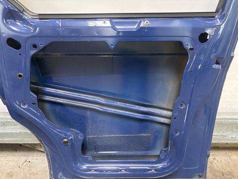Puerta Delantera Derecha Volkswagen Transporter 130 CV 96KW