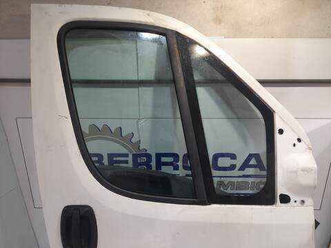 Foto 3ª: Puerta Delantera Derecha Citroen Jumper 2.2 E-HDI FAP CAT 131CV 96KW [D/ 4H03] (2016)