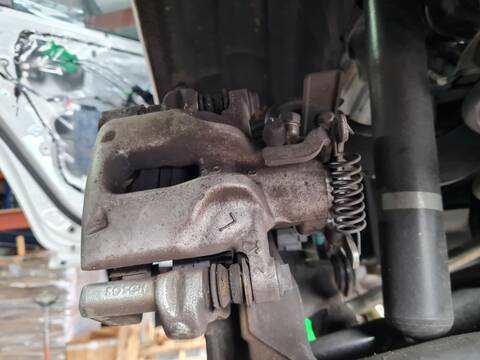 Pinza Freno Trasera Izquierdo Toyota Auris ACTIVE 132CV 97KW
