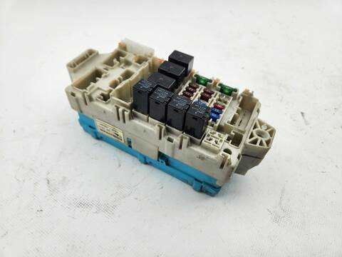 Foto 2ª: Caja Reles Fusibles Mitsubishi Grandis 2.0 DI-D INFORM 136CV 100KW [BSY] (2007)