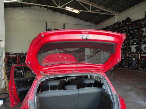 Foto 2ª: Portón Hyundai i20 G4LA (2013)