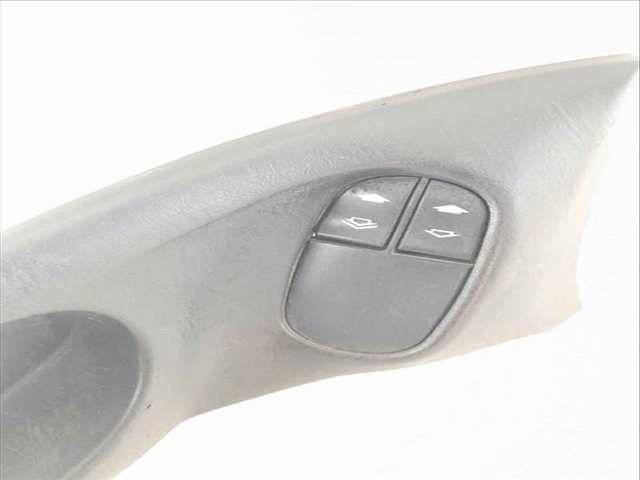Foto 3ª: Botonera Elevalunas Ford Focus AMBIENTE BERLINA 100CV 74KW [FYDB] (2004)