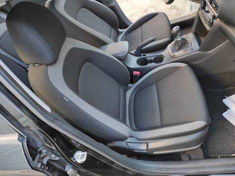 Asiento Delantero Derecho Hyundai Kona D4FE