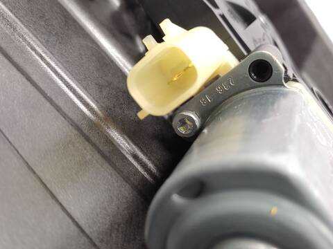Foto 3ª: Elevalunas Manual Trasero Derecho Jeep Compass 2.0 CRD 4X4 140CV 103KW [55283099] (2019)