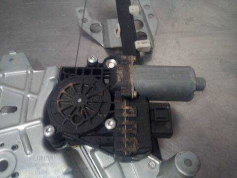 Foto 3ª: Elevalunas Manual Trasero Derecho Audi A4 2.5 TDI QUATTRO AVANT 150CV 110KW