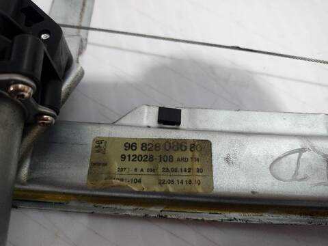 Foto 2ª: Elevalunas Manual Trasero Derecho Peugeot 3008 STYLE 114CV (2009)