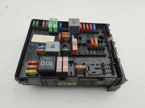Caja Reles Fusibles Volkswagen Golf GTI BERLINA 200CV 147KW
