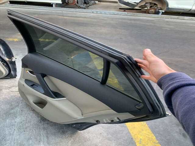 Foto 2ª: Puerta Trasera Derecha Toyota Avensis 2.2 D4D 150CV [2AD-FTV] (2010)