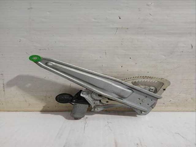 Foto 3ª: Elevalunas Manual Trasero Izquierdo Toyota Auris 1.33 DUAL-VVTI NRE150_) 101CV [1NR-FE] (2006)