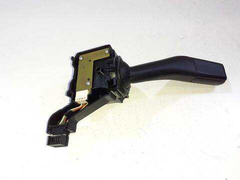 Foto 3ª: Mando Multifuncion Volkswagen Golf TRENDLINE BERLINA 90CV 66KW [BRU] (2004)