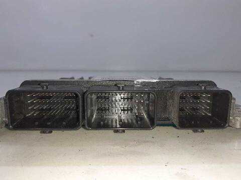 Foto 3ª: Centralita Motor ECU Renault Twingo DYNAMIQUE 86CV 63KW [K9K P8] (2012)
