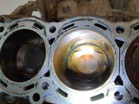 Foto 3ª: Bloque Motor Nissan Titan VK56DE 309 - 321 CV [VK56DE VK56] (2008)