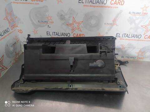 Foto 4ª: Guantera Volkswagen Golf BERLINA 105CV 77KW (2003)