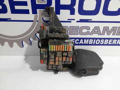 Foto 1ª: Caja Reles Fusibles Iveco Daily 2.3 DIESEL CAT 126CV (2014)