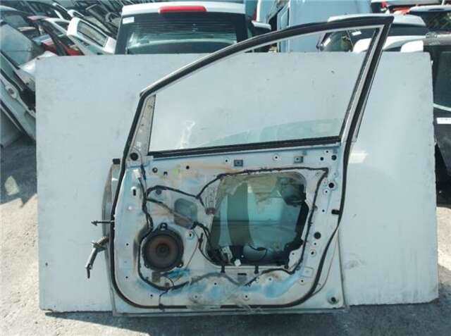 Foto 2ª: Puerta Delantera Derecha Mitsubishi Grandis 2.0 DI-D INFORM [2.0 LTR. - 100 KW DI-D CAT] [BSY]