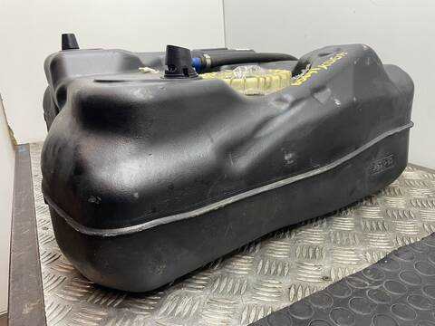 Foto 2ª: Deposito de Combustible Ford Kuga UFDA (2012)