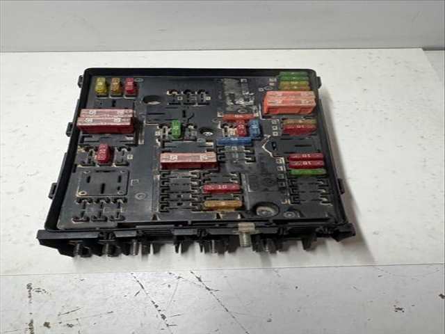Foto 3ª: Caja Reles Fusibles Volkswagen Touran VERSION INDEFINIDA (2005)