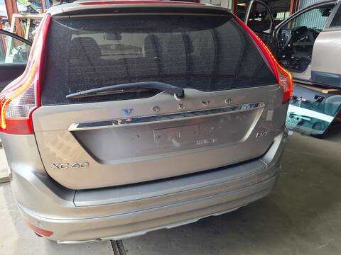 Foto 2ª: Portón Volvo XC 60 MOMENTUM 2WD 181CV 133KW [D4204T5] (2014)