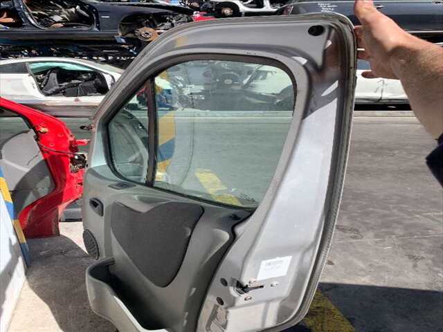 Foto 2ª: Puerta Delantera Derecha Opel Viva 2.5 CDTI FURGON (2005)