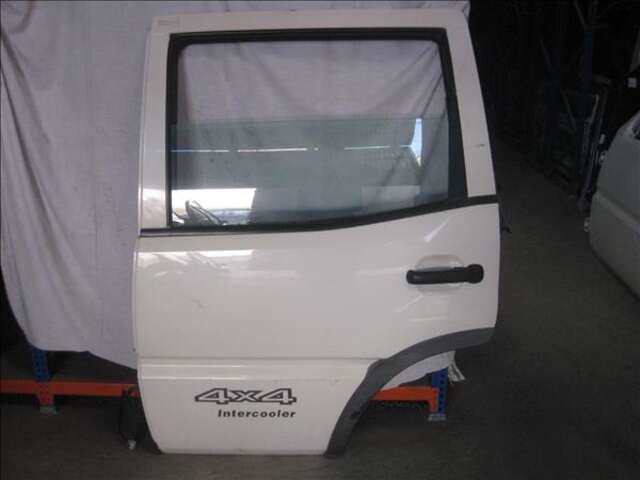 Puerta Trasera Izquierda Nissan Terrano 2.7 TD 4WD 101CV