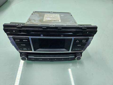 Foto 1ª: Sistema Audio Radio CD Hyundai i20 ESSENCE 75CV 55KW [D3FA] (2015)