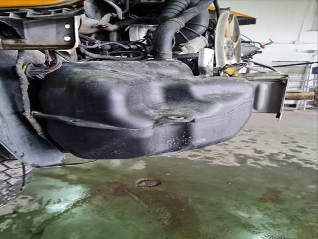 Deposito AdBlue Mercedes Sprinter 310/311/313/314/316 CDI 906.631/633/635/637) 114CV 84KW CAJA CERRADA