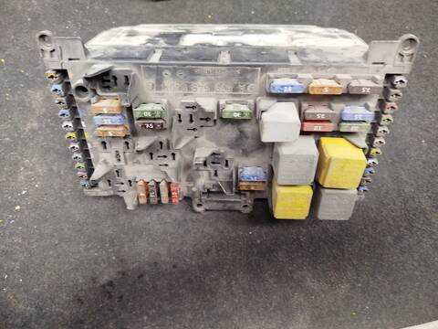 Foto 2ª: Caja Reles Fusibles Mercedes Vito VERSION INDEFINIDA (2003)