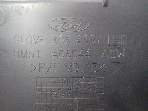 Foto 4ª: Guantera Ford Focus TITANIUM 125CV 92KW [M1DA] (2012)