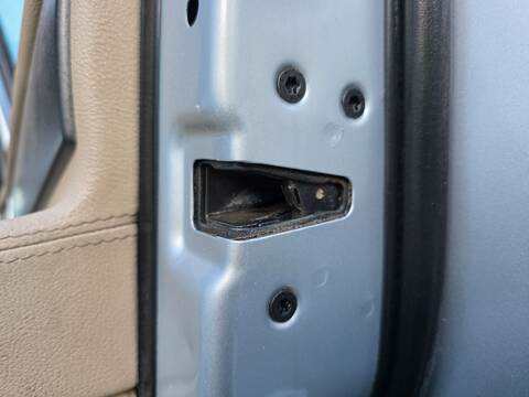 Cerradura Puerta Trasera Derecha Land Rover Discovery TDV6 S 211CV 155KW
