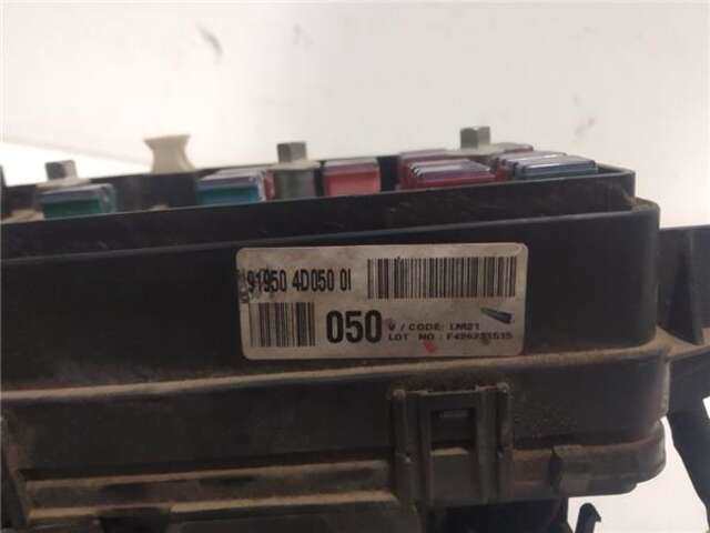 Foto 3ª: Caja Reles Fusibles Kia Carnival 2.9 CRDI (144 CV) [J3]