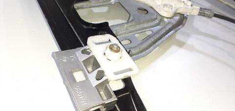 Foto 3ª: Elevalunas Eléctrico Delantero Izquierdo Mercedes Clase C 160 3.2 V6 18V CAT BERLINA 218CV 160KW [M112946] (2002)