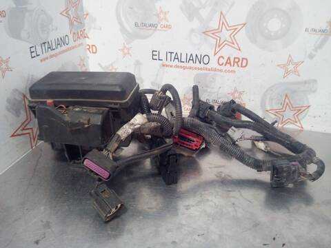 Foto 1ª: Caja Reles Fusibles Ford Transit FT 300 M CABINA SIMPLE MEDIA 125CV 92KW CAJA ABIERTA [CYRB] (2013)