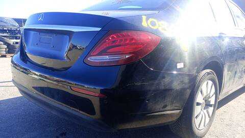 Foto 3ª: Paragolpes Trasero Mercedes Clase E 180 E 200 D 213.013) 150CV 110KW [OM 654.920]