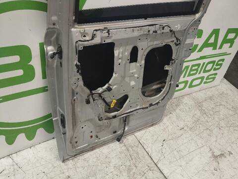Foto 2ª: Puerta Trasera Derecha Kia Carnival 2.9 CRDI CAT 185CV [J3] (2006)