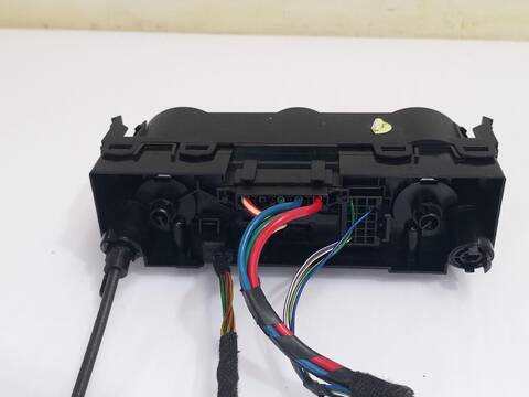 Foto 3ª: Mando Calefacción A. A. Volkswagen Polo ADVANCE BLUEMOTION 90CV [CUSB] (2014)