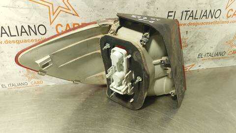 Foto 3ª: Piloto Trasero Derecho Mercedes Clase B 150 180 CDI 245.207) 109CV 80KW [OM640940] (2010)