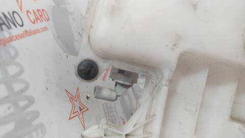 Foto 2ª: Deposito Limpiaparabrisas Bmw Serie 1 114 120D BERLINA 163CV 120KW [M47N204D4] (2004)