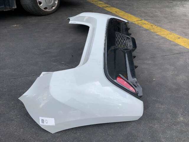 Foto 2ª: Paragolpes Trasero Toyota Yaris 1.5 HIBRID 116CV 0CV [M15AFXE] (2022)