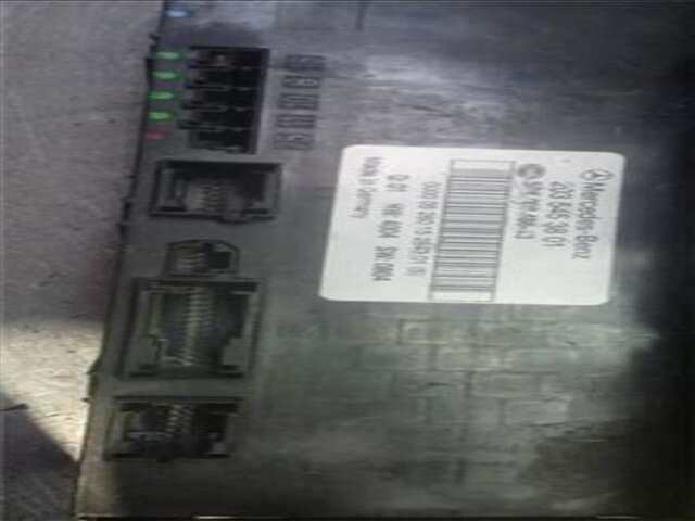 Foto 3ª: Caja Reles Fusibles Mercedes Clase C 160 1.8 C 180 COMPRESSOR (203.746) [1.8 LTR. - 105 KW CAT] [M 271.946]