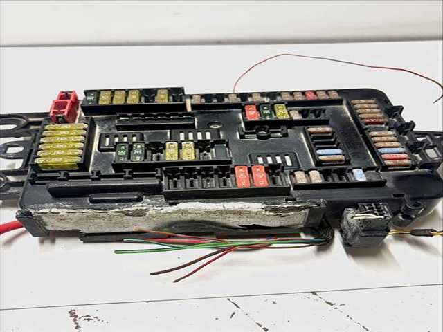 Caja Reles Fusibles Bmw Serie 3 315 VERSION INDEFINIDA