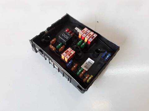 Foto 2ª: Caja Reles Fusibles Audi A3 2.0 TDI AMBIENTE 140CV (2004)