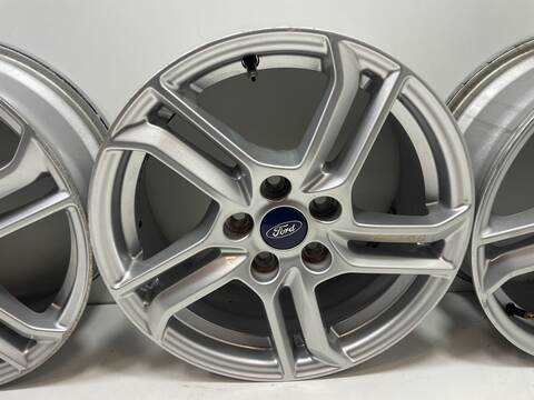 Foto 3ª: Juego LLantas Ford Focus B7DA BERLINA (2018)