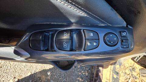 Botonera Elevalunas Nissan Juke ACENTA 117CV 86KW