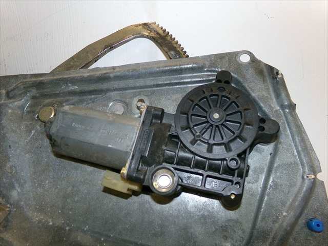 Foto 2ª: Elevalunas Eléctrico Delantero Izquierdo Volvo V70 2.4 G RANCHERA, 1997-2000 [B5254T] (1998)