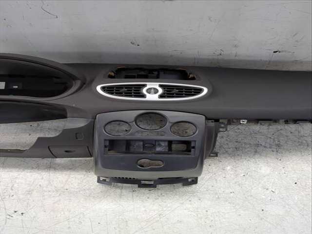 Foto 3ª: Salpicadero Renault Clio 1.4 16V 98CV 72KW [K4J 780] (2006)