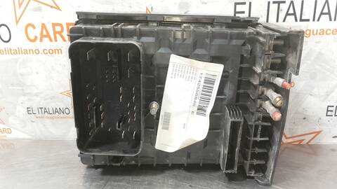 Foto 2ª: Caja Reles Fusibles Volkswagen Caddy KOMBI 102CV 75KW FURGON [DFS] (2018)