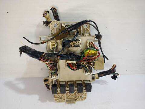 Foto 3ª: Caja Reles Fusibles Toyota Rav4 2.0 LUNA 4X4 2003 ) 150CV [1AZFE] (2000)